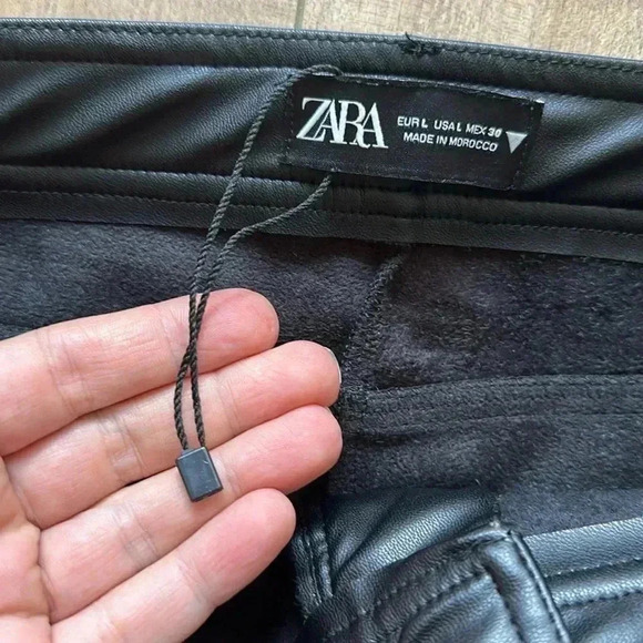 NEW Zara Black Faux Leather Pants Blogger Favorite Ankle Zip Sz L - Picture 6 of 10